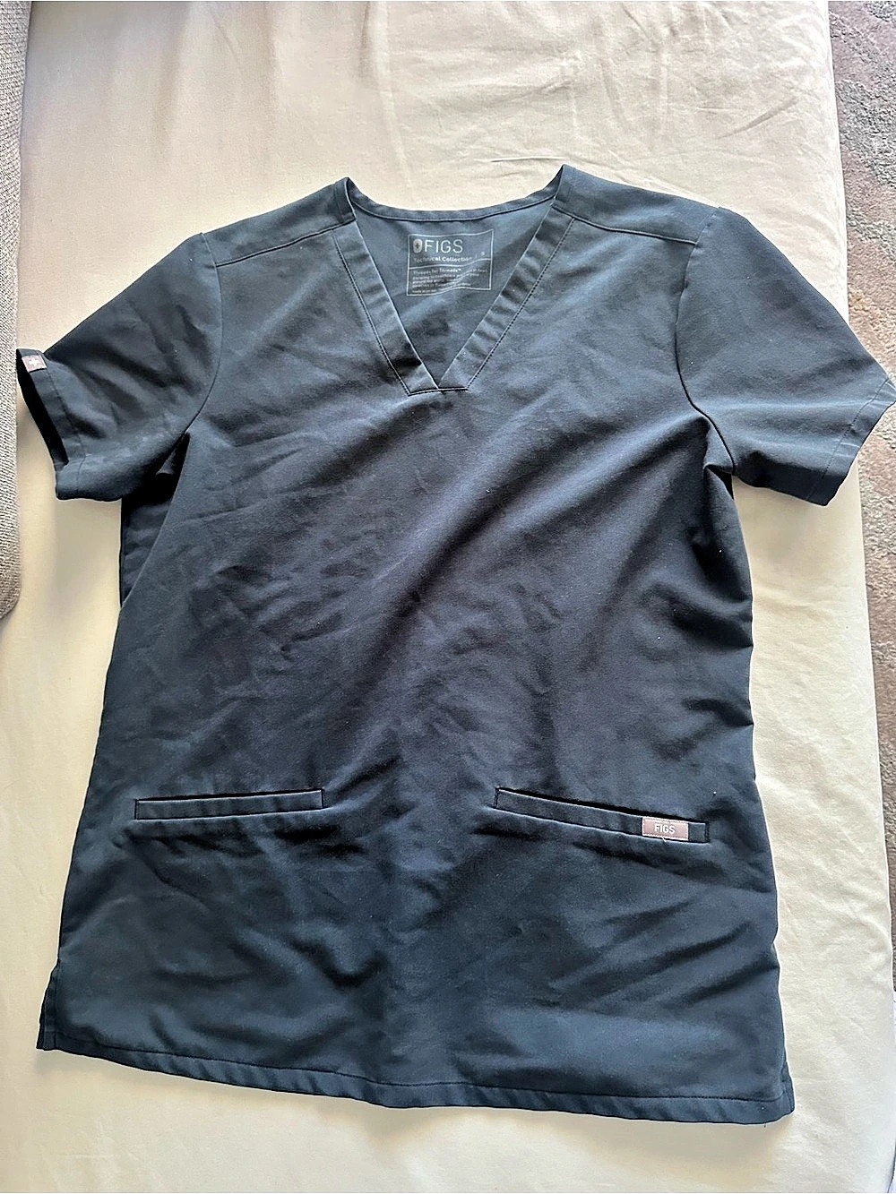 FIGS Casma Scrub Top Short Sleeve Blue 3 pockets color dark harbour